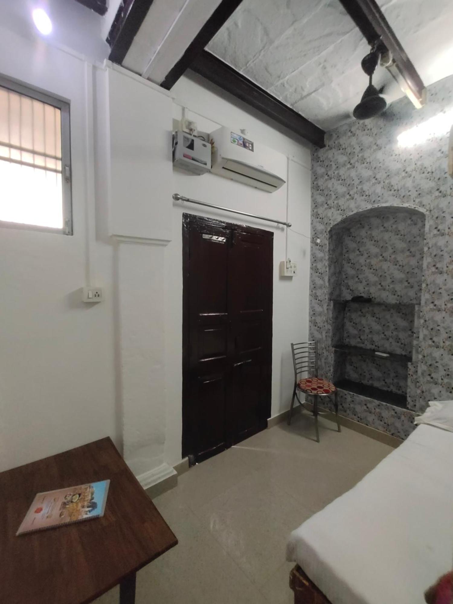 Sunrise Lodge Варанасі Номер фото