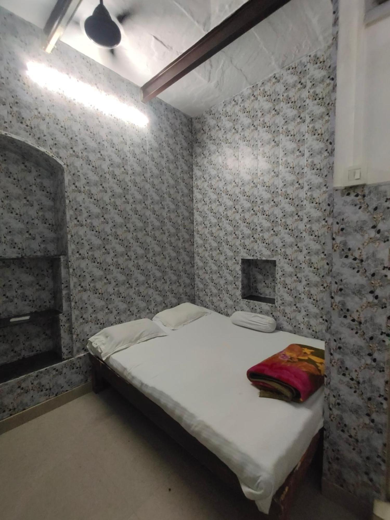 Sunrise Lodge Варанасі Номер фото